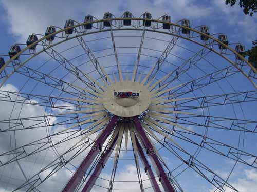 k00Schweiz_Expo02_Neuenburg_Riesenrad.jpg